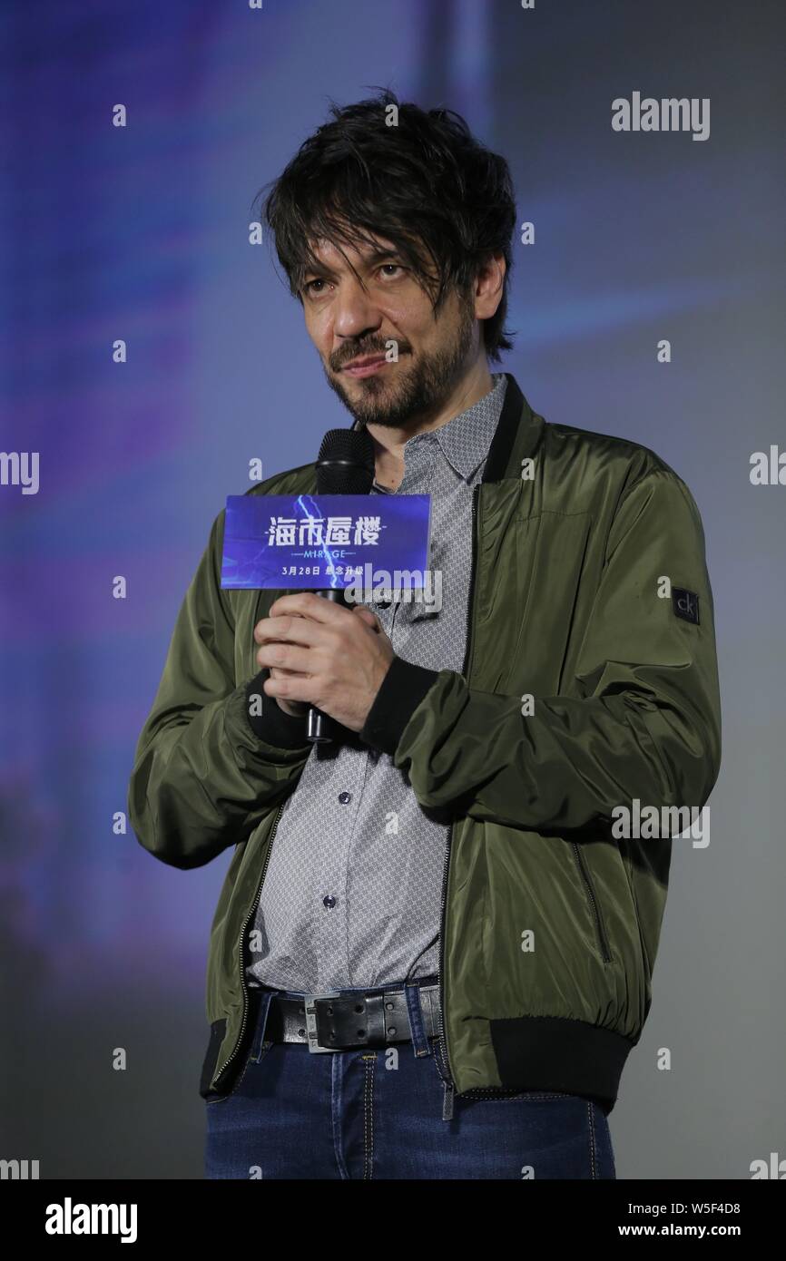 Spanische Drehbuchautor und Regisseur Oriol Paulo besucht die Premiere für neuen Film 'Mirage' in Peking, China, 24. März 2019. Stockfoto