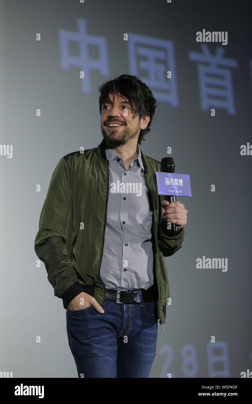 Spanische Drehbuchautor und Regisseur Oriol Paulo besucht die Premiere für neuen Film 'Mirage' in Peking, China, 24. März 2019. Stockfoto