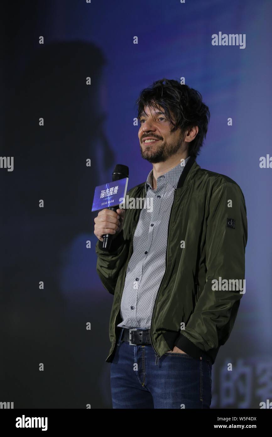 Spanische Drehbuchautor und Regisseur Oriol Paulo besucht die Premiere für neuen Film 'Mirage' in Peking, China, 24. März 2019. Stockfoto