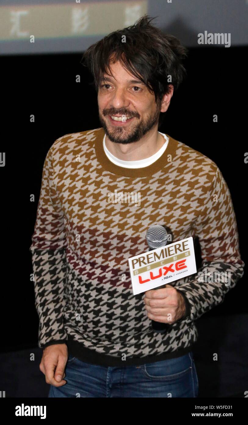 Spanische Drehbuchautor und Regisseur Oriol Paulo besucht eine Road Show für neuen Film 'Mirage' in Hangzhou City, East China Zhejiang provinz, 22 März 20 Stockfoto