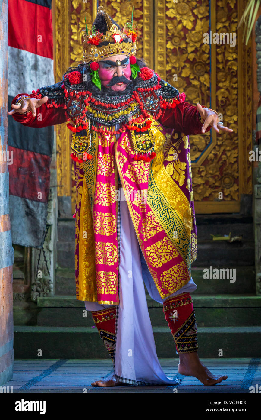 Barongan ist ein traditioneller Tanz in der Mythologie von Bali. Er ist der König der Geister, der Führer der Gastgeber des Guten, und Feind des Rangda Stockfoto