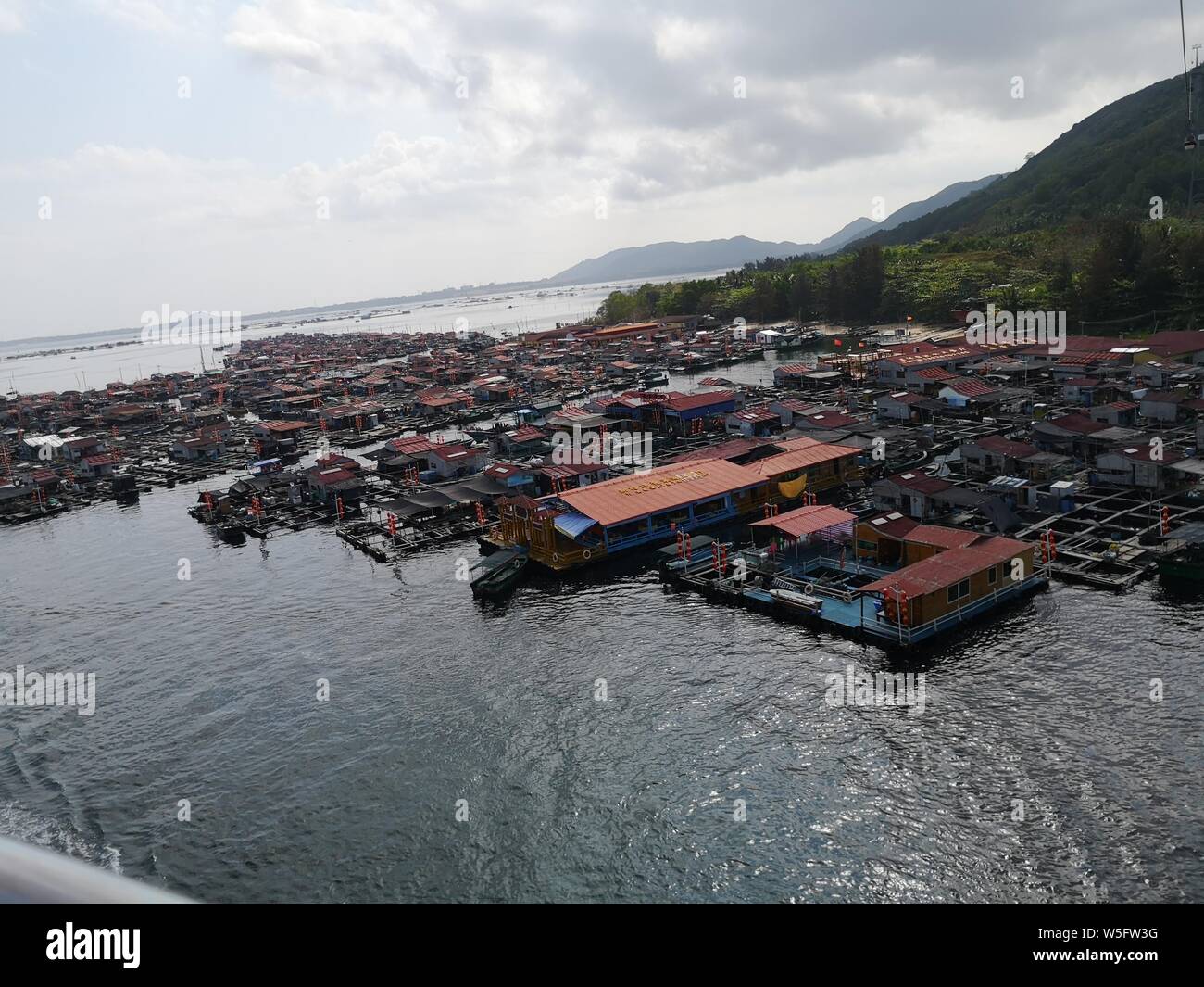 Luftaufnahme der Nanwan Monkey Island, ein Naturschutzgebiet für Affen, in Li autonomen Lingshui County, South China Hainan Stockfoto