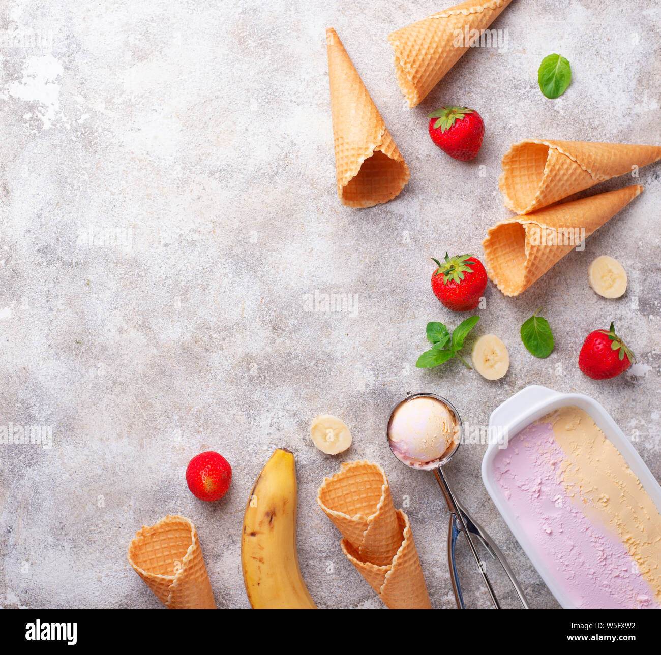 Selbstgemachte Erdbeer Banane Eiscreme Stockfoto