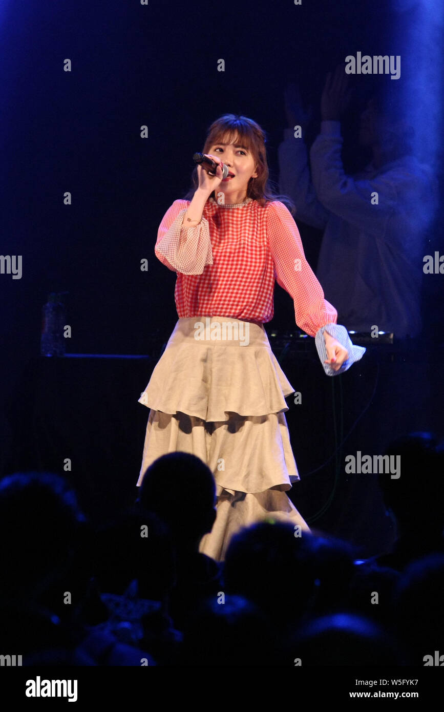 Japanische Sängerin und Songwriterin Maco führt während der 'Besten Liebe MACO TOUR 2019 in Asien' Konzert am 1875-79 Atelier in Taipei, Taiwan, 16. März 2019. Stockfoto