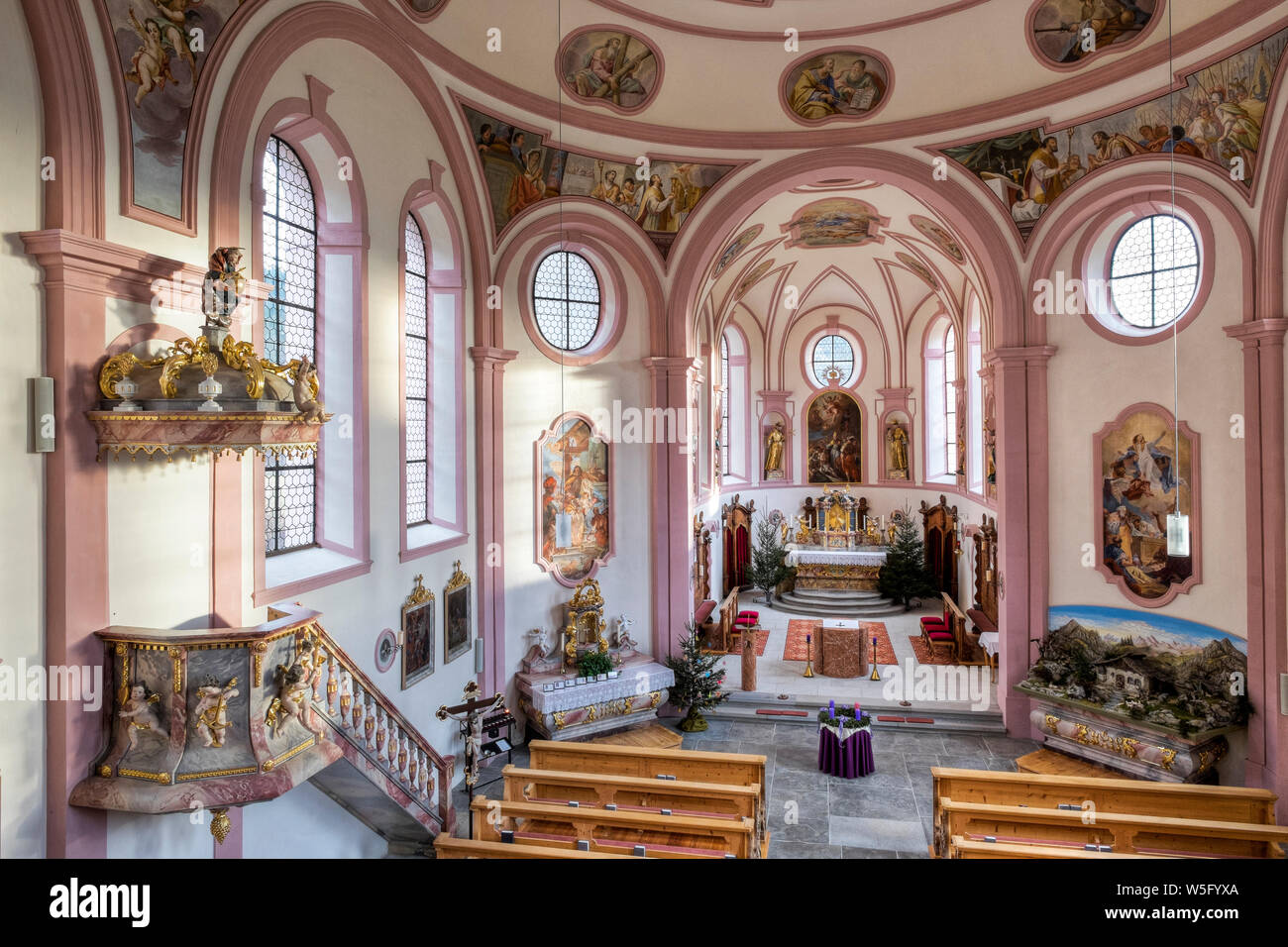 Österreich, Tirol. Naturparkregion Reutte, Breitenwang, St. Ulrich Pfarrkirche, gebaut von der barocken Konstruktor Johann Fischer aus Füssen Stockfoto