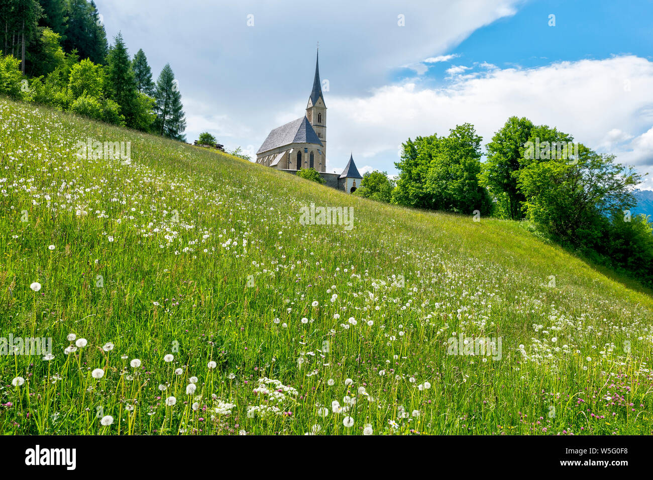 Österreich, das UNESCO-Biosphärenreservat der Salzburger Lungau, Tamsweg ist eine Gemeinde im österreichischen Bundesland Salzburg, St. Leonhard Kirche Stockfoto