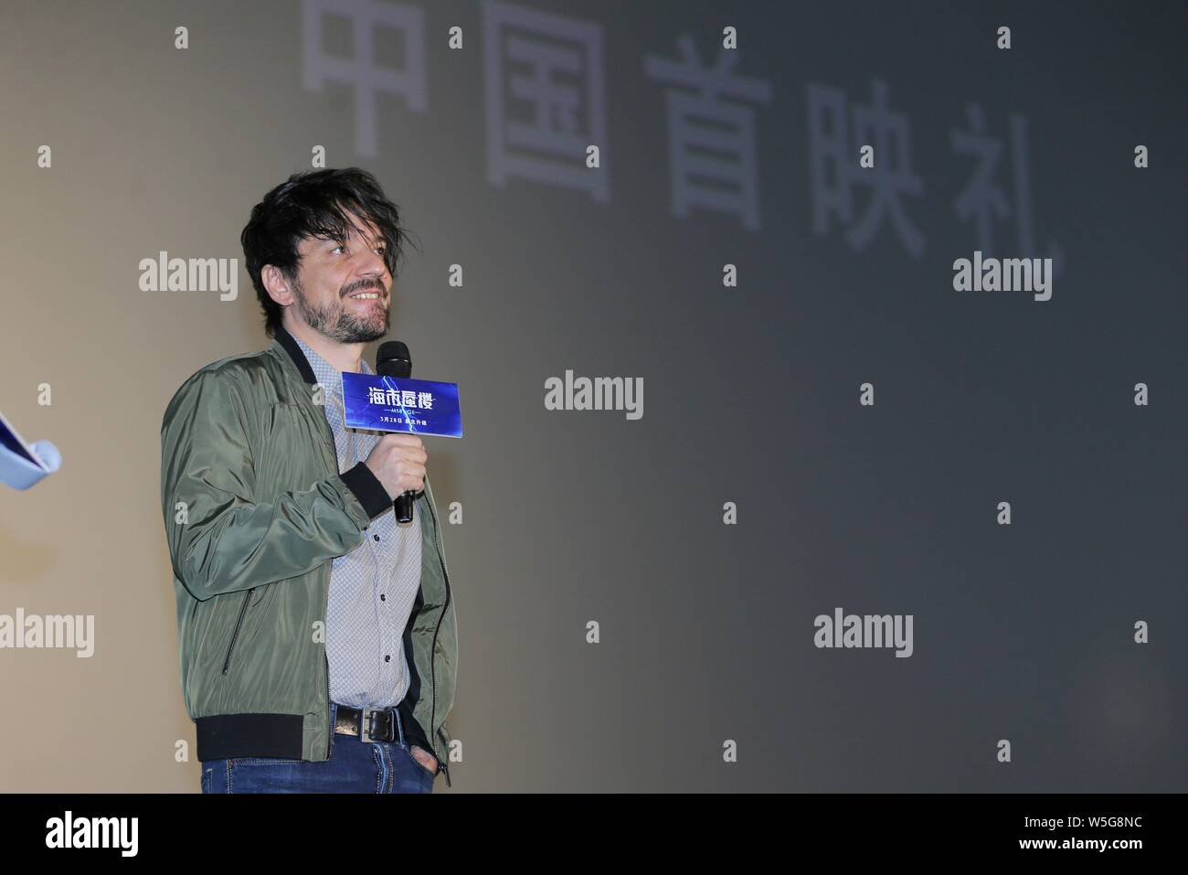 Spanische Drehbuchautor und Regisseur Oriol Paulo besucht die Premiere für neuen Film 'Mirage' in Peking, China, 24. März 2019. Stockfoto