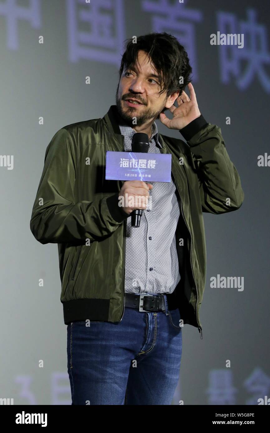 Spanische Drehbuchautor und Regisseur Oriol Paulo besucht die Premiere für neuen Film 'Mirage' in Peking, China, 24. März 2019. Stockfoto