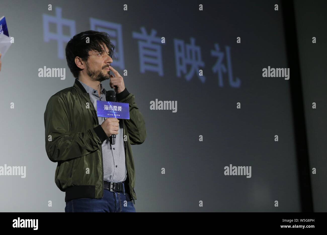 Spanische Drehbuchautor und Regisseur Oriol Paulo besucht die Premiere für neuen Film 'Mirage' in Peking, China, 24. März 2019. Stockfoto