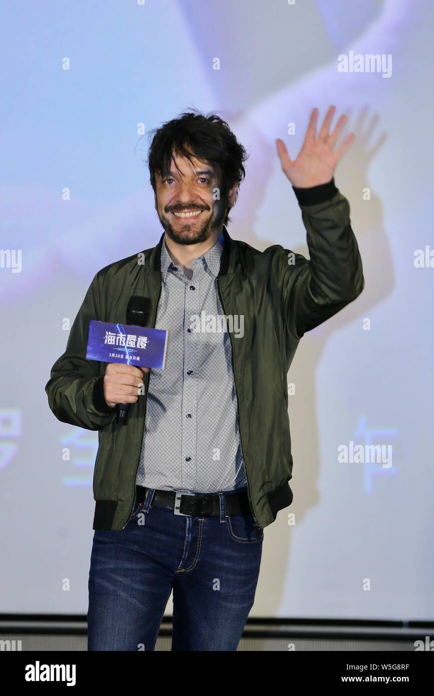 Spanische Drehbuchautor und Regisseur Oriol Paulo besucht die Premiere für neuen Film 'Mirage' in Peking, China, 24. März 2019. Stockfoto