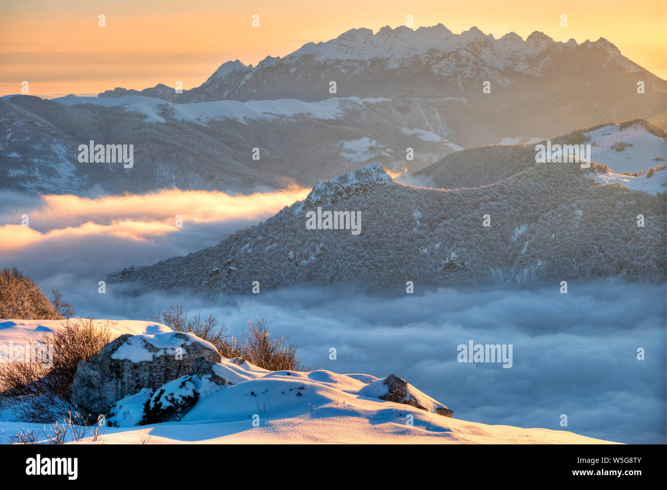 Italien, Lombardei, Bergamasker Alpen Regional Park, Mt. Resegone von Piani d'Alben Stockfoto