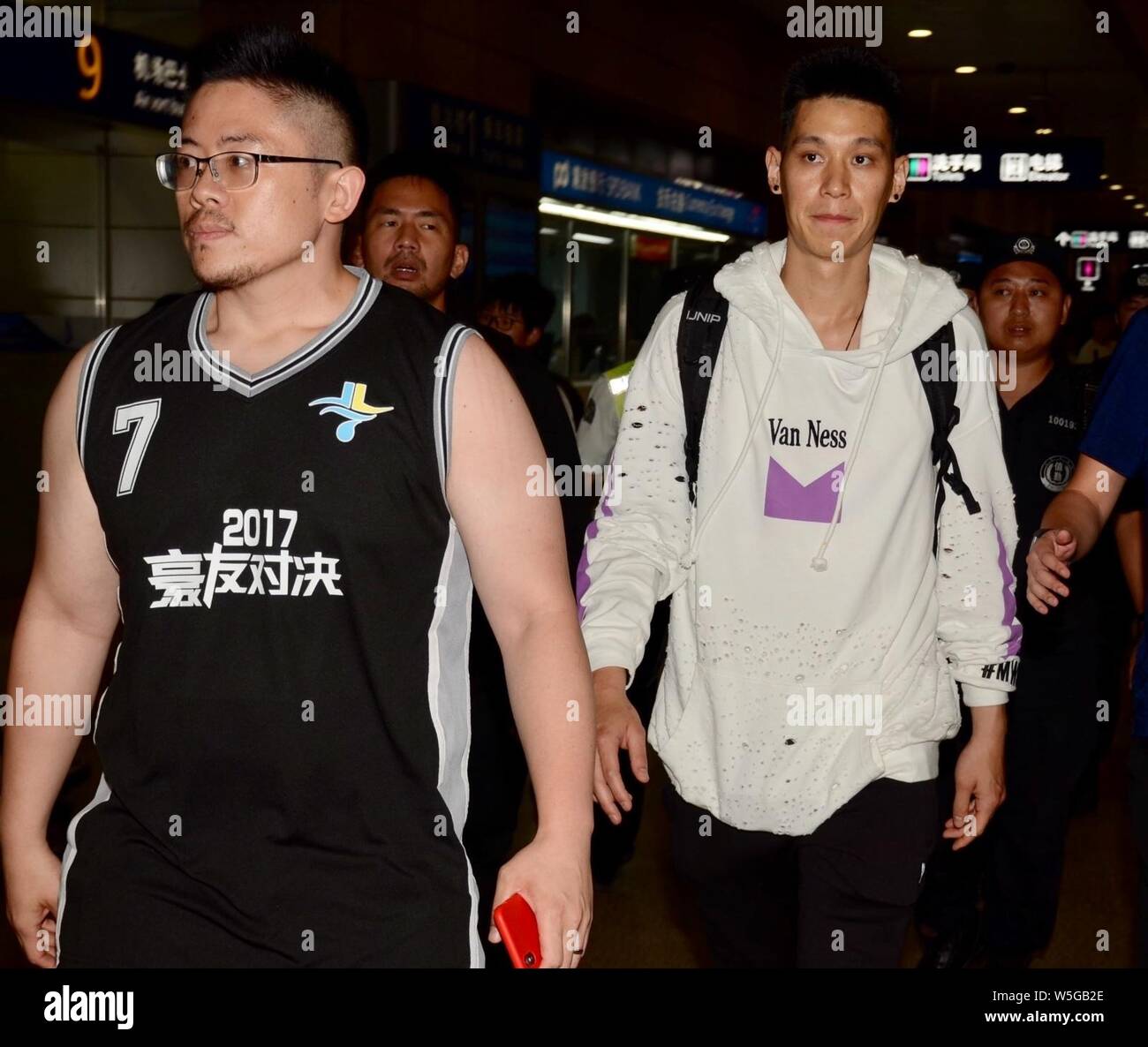 Shanghai, China. 29. Juli, 2019. Shanghai, China - Star Jeremy Lin in Shanghai in der Nacht kamen die CBA-Entwurf zu besuchen. Eine große Anzahl von Fans ihn am Flughafen begrüsst. Credit: SIPA Asien/ZUMA Draht/Alamy leben Nachrichten Stockfoto