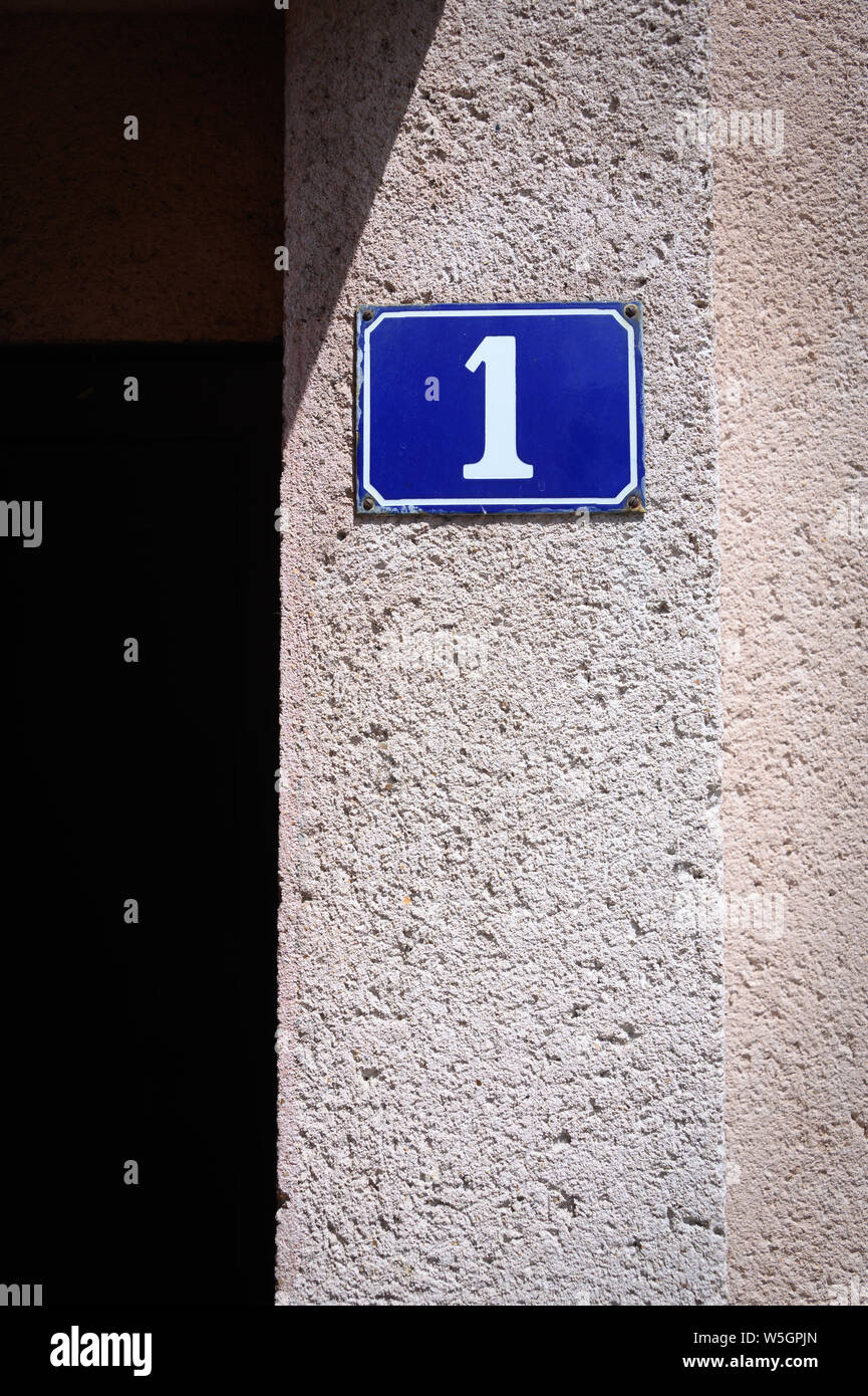 Nummer 1 Hinweisschild in Chartres, Frankreich Stockfoto