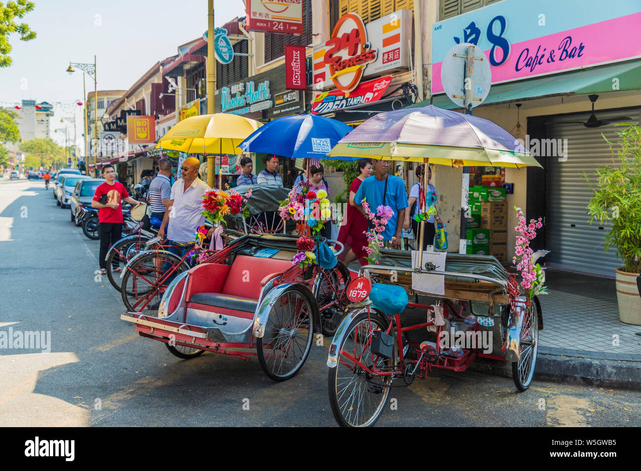 Tuk Tuks, in George Town, UNESCO-Weltkulturerbe, Insel Penang, Malaysia, Südostasien, Asien Stockfoto