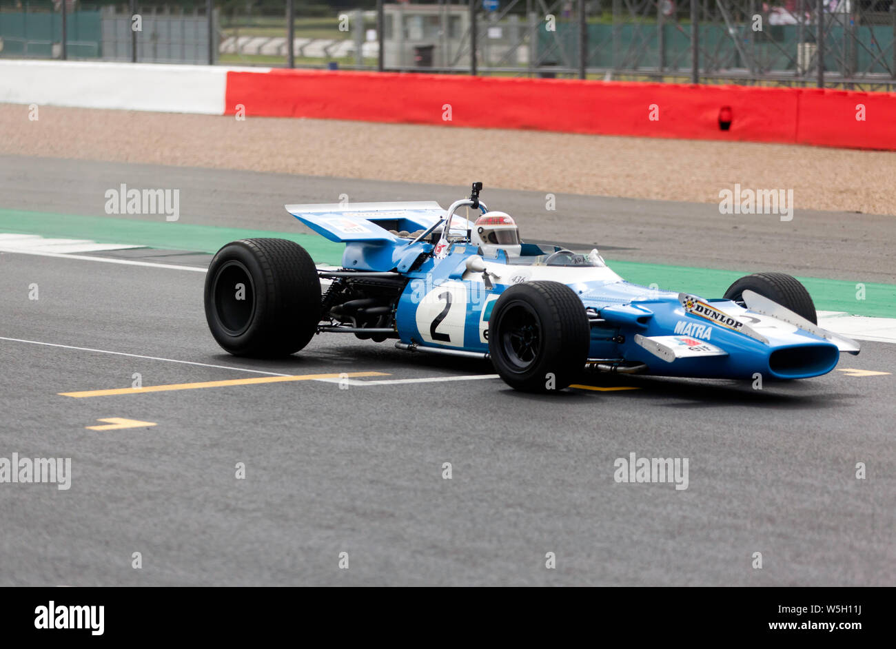 Sir Jackie Stewart fahren in seiner Meisterschaft 1969 preisgekrönten Matra MS 80-02, unten die Internationale Gerade, in Silverstone. Stockfoto