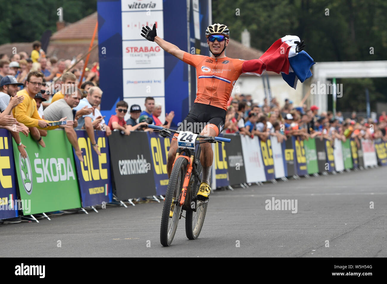 Brünn, Tschechien. 28. Juli 2019. Bronze der Medaillenträger Netherland Mailand Vader beendet die Männer elite Cross Country Em-Rennen in Brünn, Tschechische Republik, Sonntag, 28. Juli 2019. (CTK/Vaclav Salek) Stockfoto