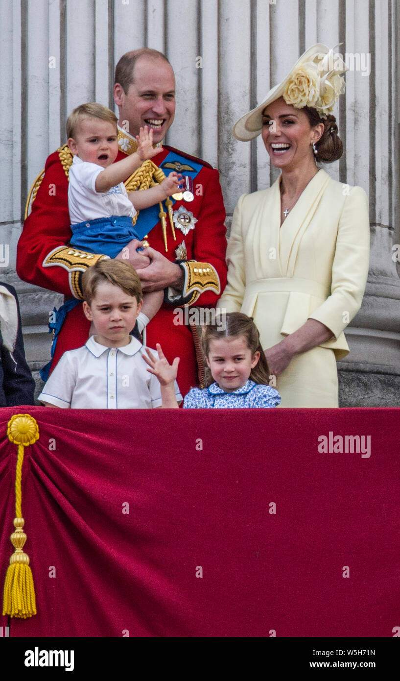 Die Farbe, Geburtstag Parade feiern der Königin außerhalb des Buckingham Palace, London, England, Vereinigtes Königreich Stockfoto