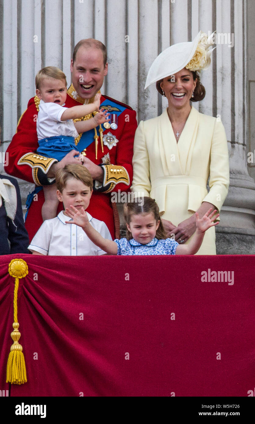 Die Farbe, Geburtstag Parade feiern der Königin außerhalb des Buckingham Palace, London, England, Vereinigtes Königreich Stockfoto