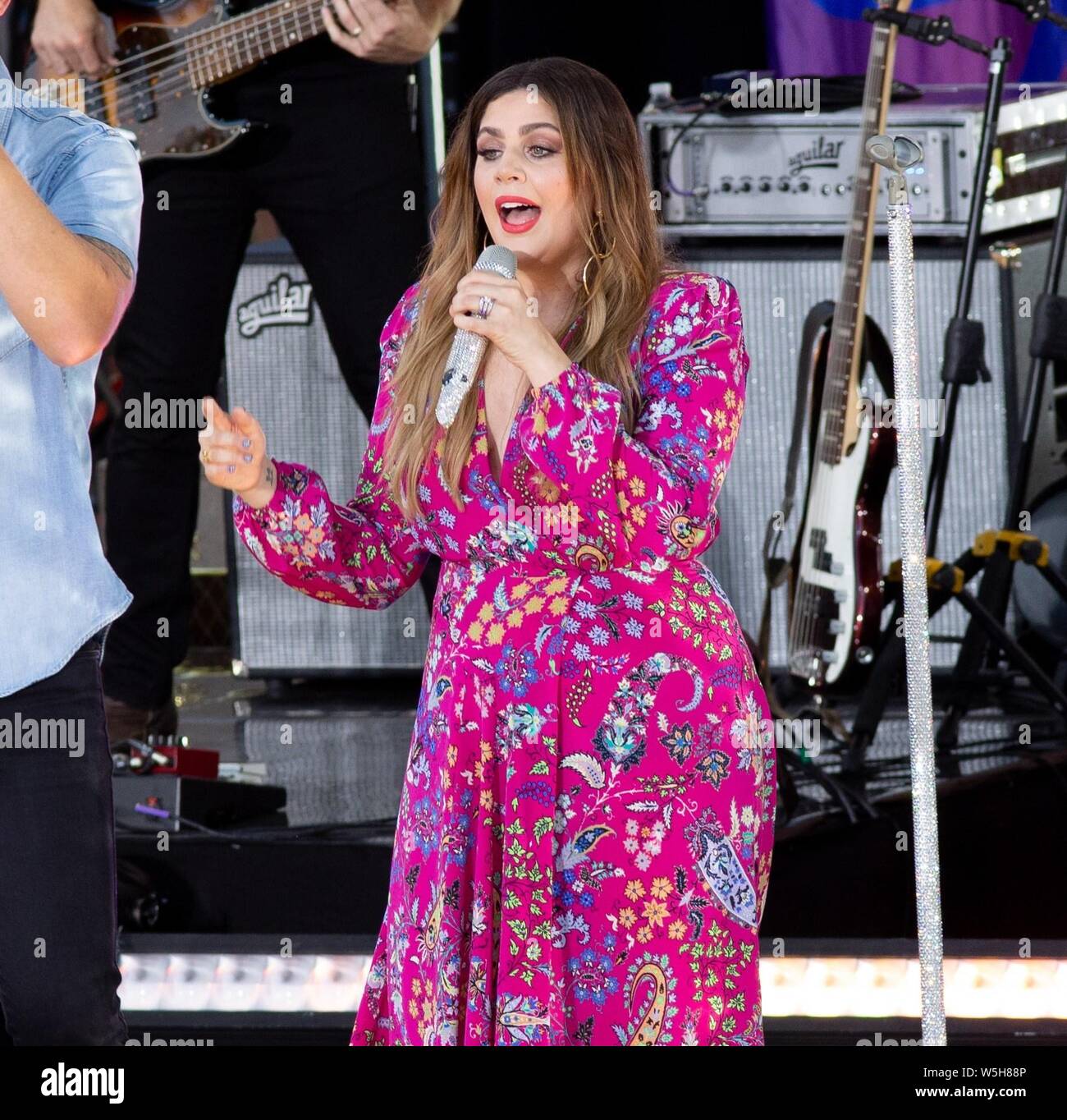 New York, NY, USA. 26. Juli, 2019. Lady Antebellum, Hillary Scott auf der Bühne für Lady Antebellum in Konzert am Good Morning America (GMA), Rumsey Spielfeld Summer Stage im Central Park, New York, NY 26. Juli 2019. Credit: RCF/Everett Collection/Alamy leben Nachrichten Stockfoto