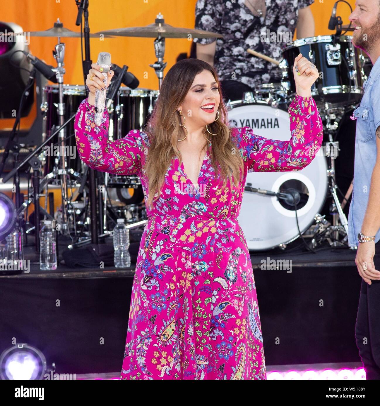 New York, NY, USA. 26. Juli, 2019. Lady Antebellum, Hillary Scott auf der Bühne für Lady Antebellum in Konzert am Good Morning America (GMA), Rumsey Spielfeld Summer Stage im Central Park, New York, NY 26. Juli 2019. Credit: RCF/Everett Collection/Alamy leben Nachrichten Stockfoto