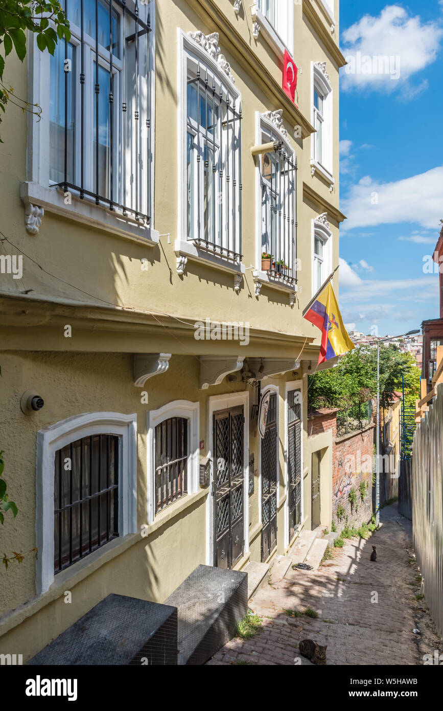 Außenansicht von Ecuador Botschaft, die in Beyoglu, Istanbul, Türkei. vom 25. Juli 2019 entfernt Stockfoto