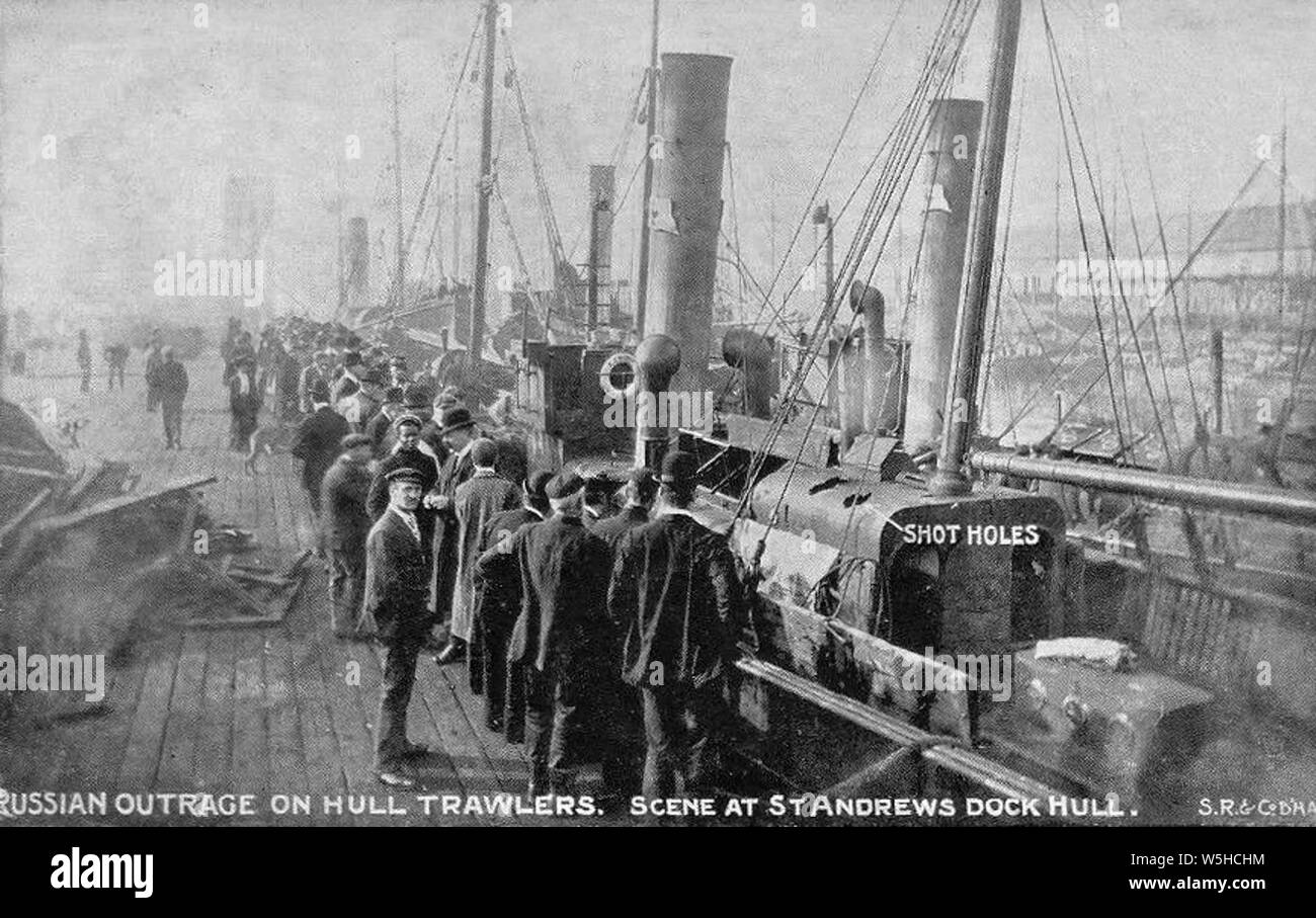 Beschädigte Trawler nach Rückkehr in die St Andrews Dock, Hull Stockfoto