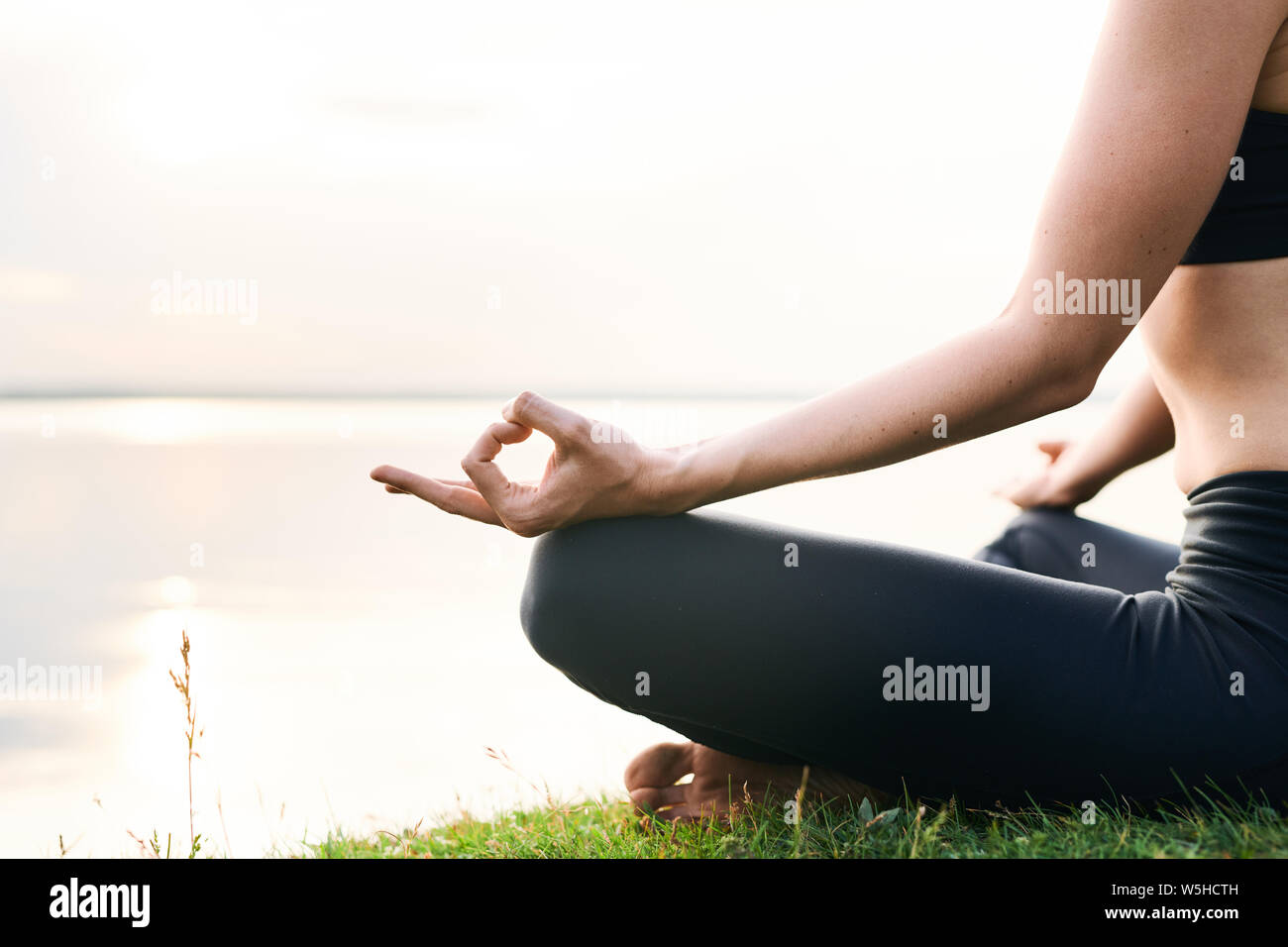 Yoga in Einheit mit der Natur Stockfoto