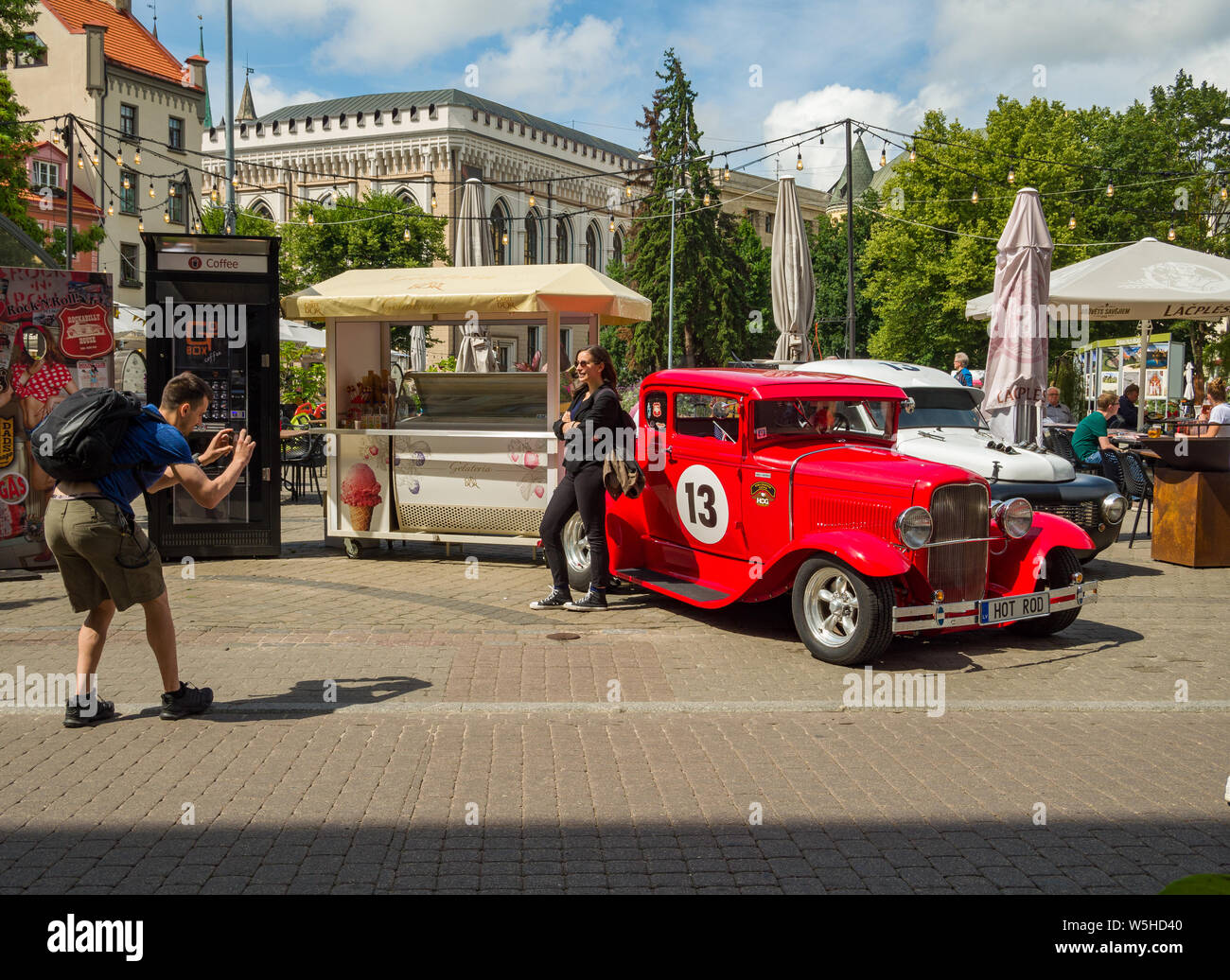 Red Old Timer Auto in Riga, Lettland, Baltikum, EU. Stockfoto
