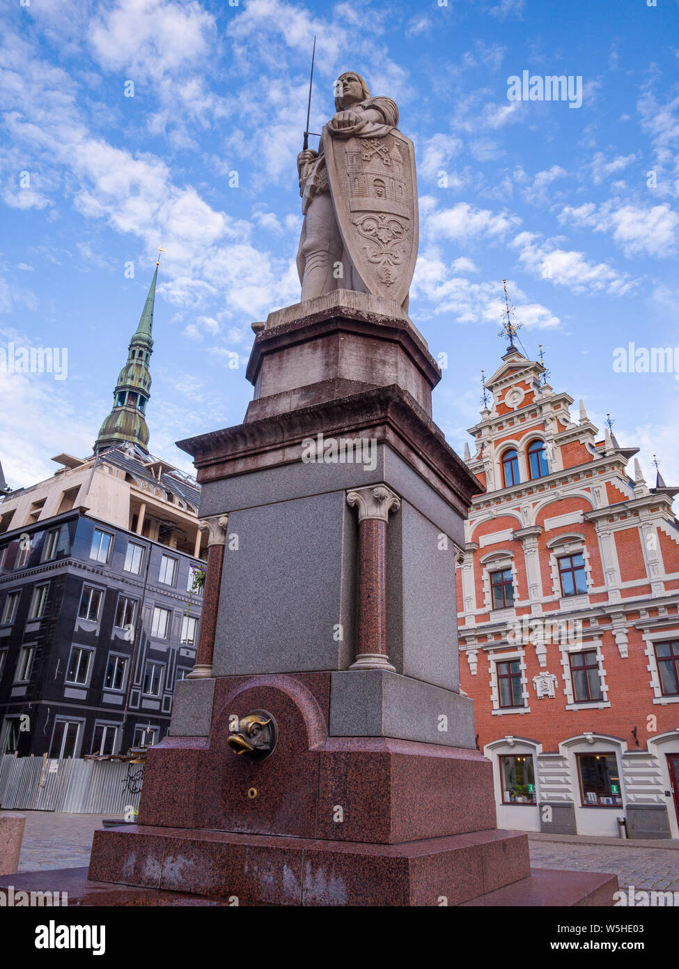 Statue des Roland vor dem Schwarzhäupterhaus im Rathaus statt, Riga, Lettland, Baltikum, EU. Stockfoto