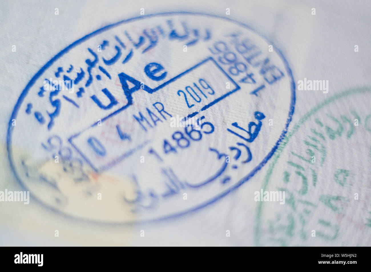 Dubai, Vereinigte Arabische Emirate - Mai 2019: Closeup auf UAE Zollabfertigung Grenzkontrollen eintritt Stempel Stockfoto