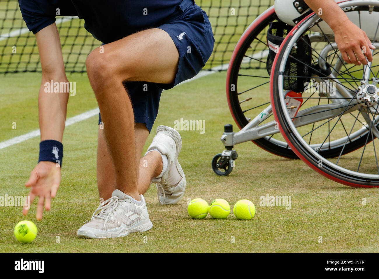 Allgemeine Details einer Drilling mit Tennis Bälle an den Meisterschaften, Wimbledon 2019. Stockfoto