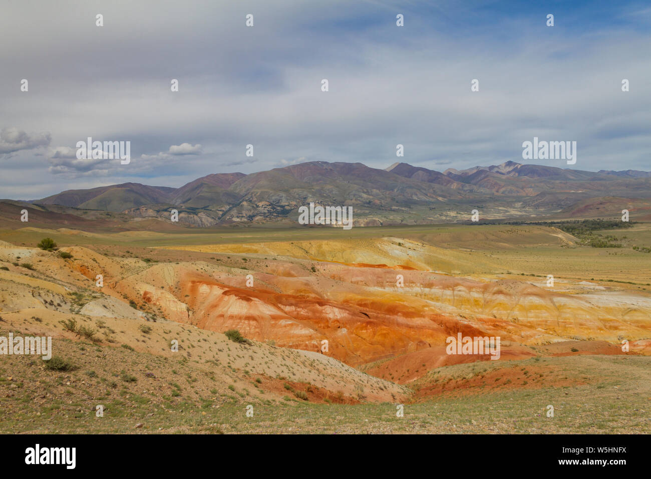 Rote Berge in Kyzyl-Chin Tal im Altai. Schöne Landschaft. Sommer Konzept. Stockfoto