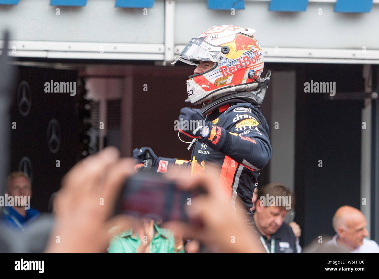 Max VERSTAPPEN (NED, Aston Martin Red Bull Racing) cheers Im Parc Ferme über seinen Sieg, Jubel, Jubel, Jubeln, Freude, Jubel, zu feiern, zu abschließenden Jubel, halb Bild, halb Abbildung, Rennen am 28.07.2019, Formel 1, Grand Prix von Deutschland in Hockenheim/Deutschland vom 26.07. - 28.07.2019, Saison 2019, | Verwendung weltweit Stockfoto