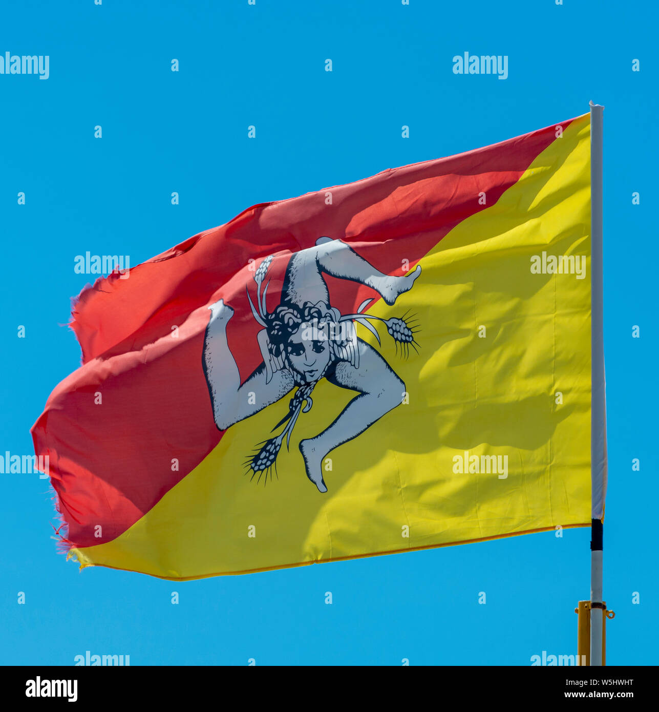 Sizilianische Flagge Aus Nautic-Stoff – Trinacria Motiv, 115 G/m², Wasserfest, Mit Kordelzug