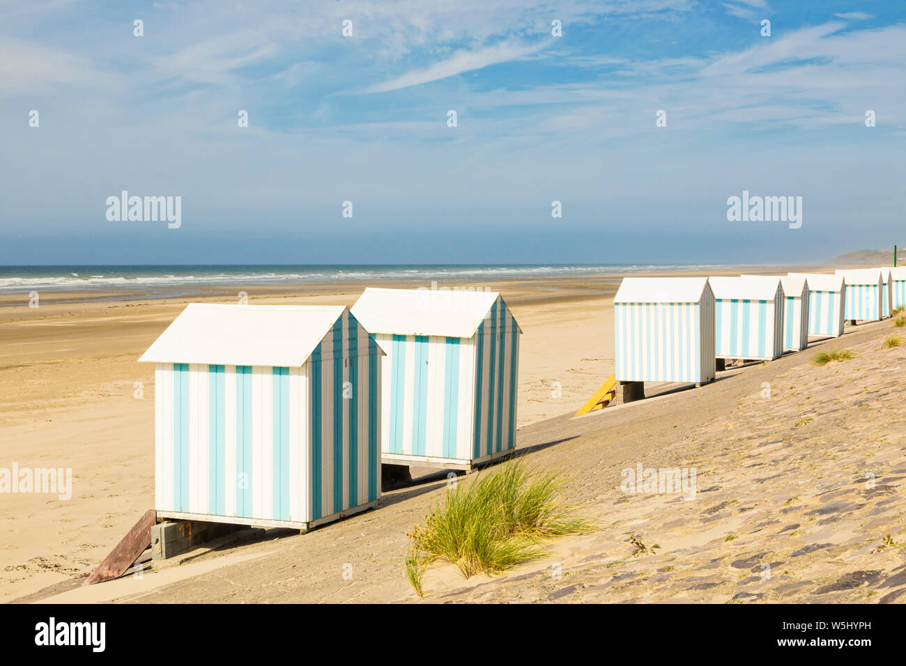 Gestreifte Beach Cabins in Hardelot-Plage, Normandie, Frankreich Stockfoto