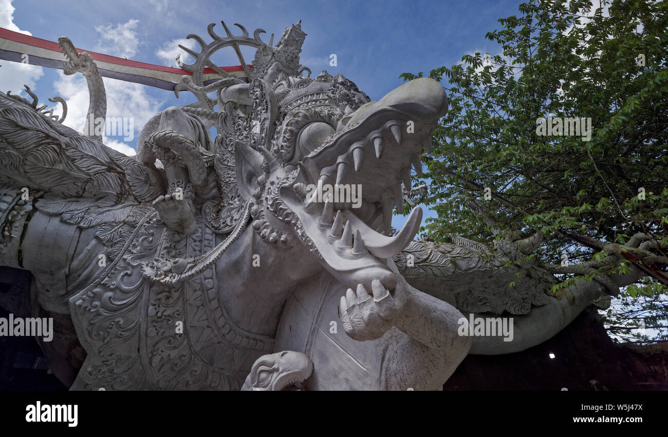Marmor und Stein dämonischen Schnitzereien auf Verkauf in einer Fabrik in der Nähe von Ubud, Bali, Indonesien Stockfoto