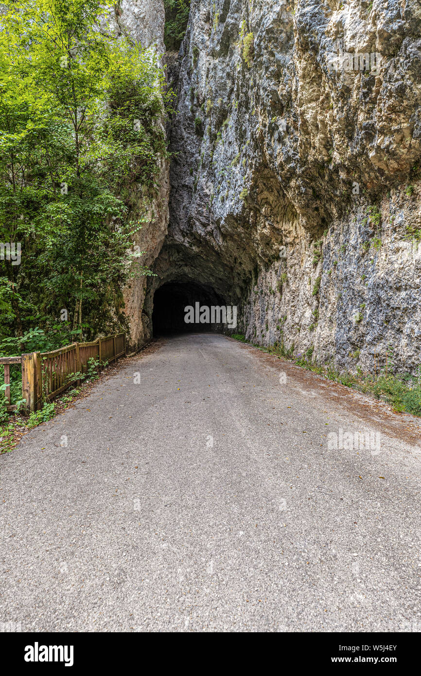 Italien Friaul Val Cellina Barcis - alte Straße der Pordenone - Naturpark der Dolomiten von "Latterie Friulane" Stockfoto