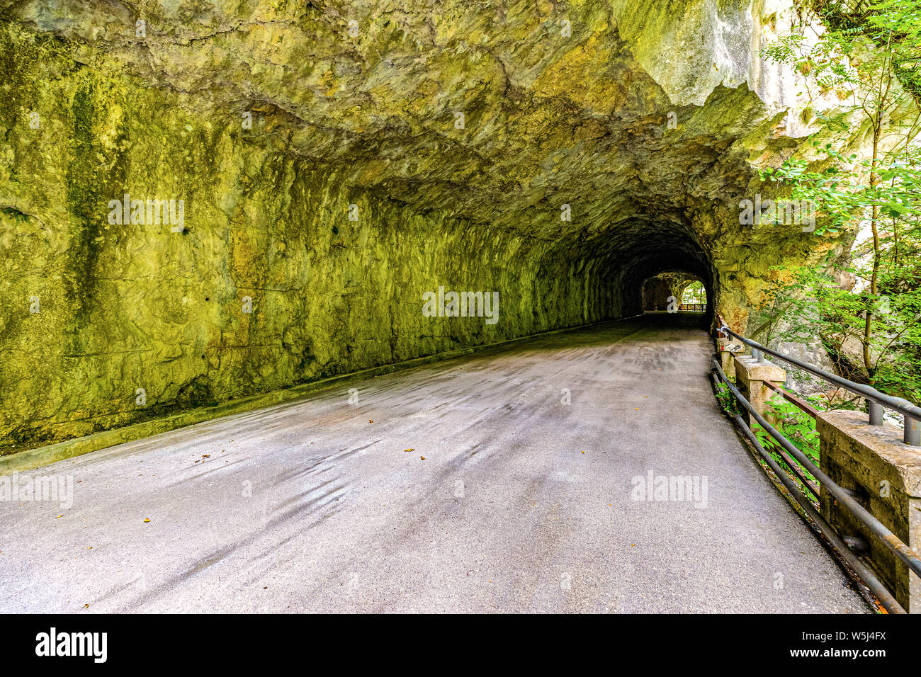 Italien Friaul Val Cellina Barcis - alte Straße der Pordenone - Naturpark der Dolomiten von "Latterie Friulane" Stockfoto