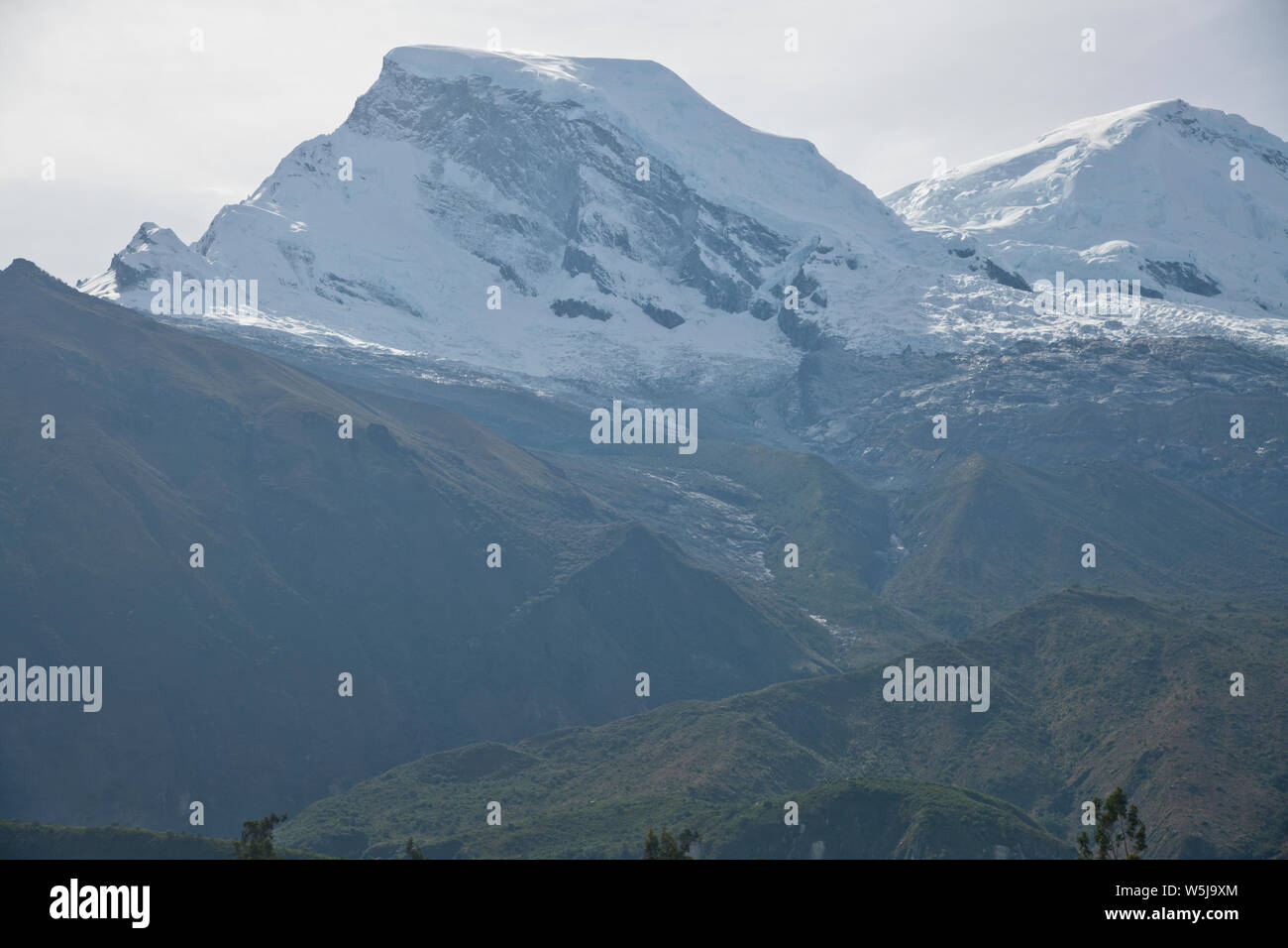 Website der Großen Erdbeben in 1970,20,000 Dorfbewohner haben ihr Leben verloren, Felsen und Geröll nach unten kaskadiert die höchsten Gipfel, Yungay, Peru, Amerika Stockfoto