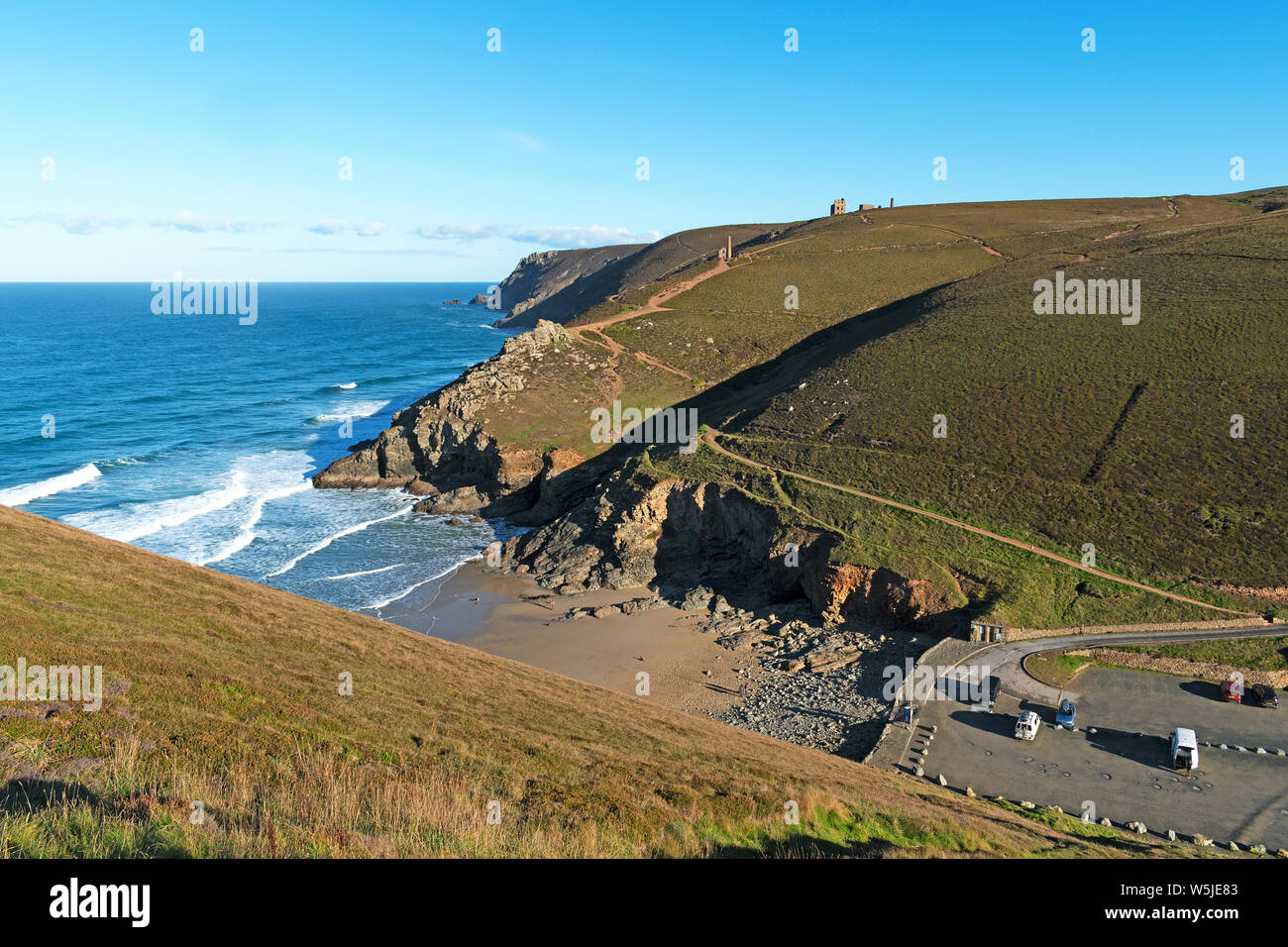 Strand und Bucht an der Kapelle Porth, st. Agnes, Cornwall, England, Großbritannien, Großbritannien. Stockfoto