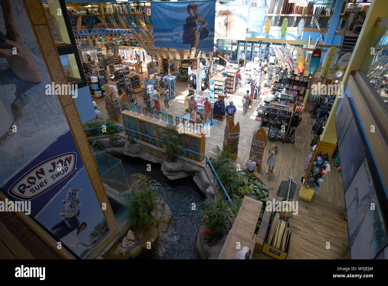 Im Inneren Ron Jon Surf Shop Cocoa Beach florida usa Vereinigte Staaten von Amerika Stockfoto