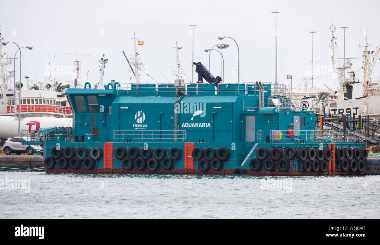 Fütterung Barge für die Fischzucht industrie durch das norwegische Unternehmen, Steinvik. Stockfoto