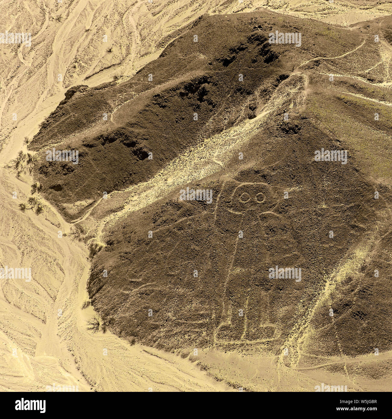 Luftaufnahme der Astronaut geoglyph Zeichnung von den Nazca Zivilisation in der peruanischen Küstenwüste, wie die Geheimnisvollen Nazca Linien, Peru bekannt. Stockfoto