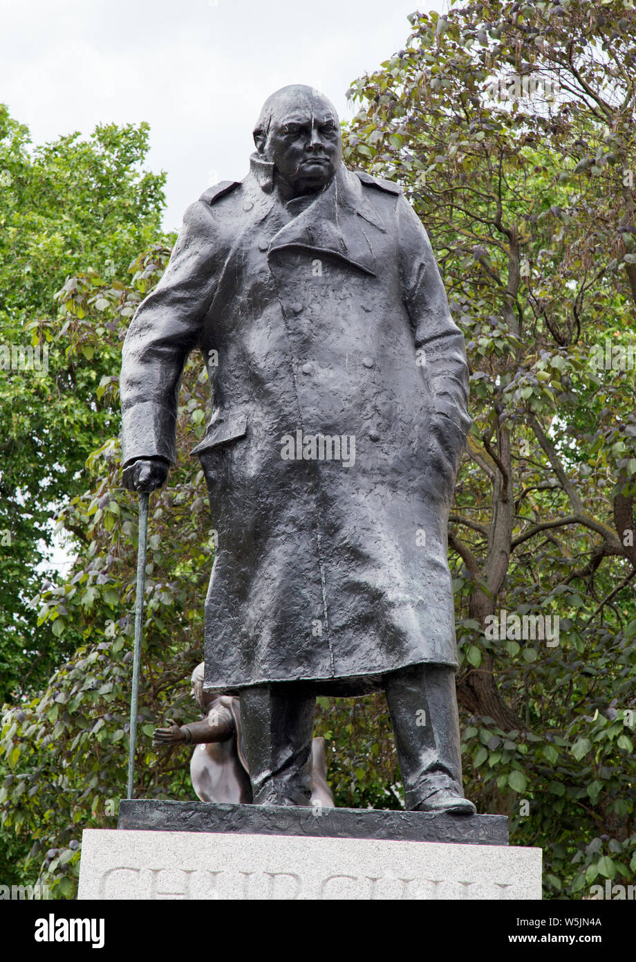 London, England, Juni 2019, einen Blick auf die Statue von Sir Winston Churchill. Stockfoto
