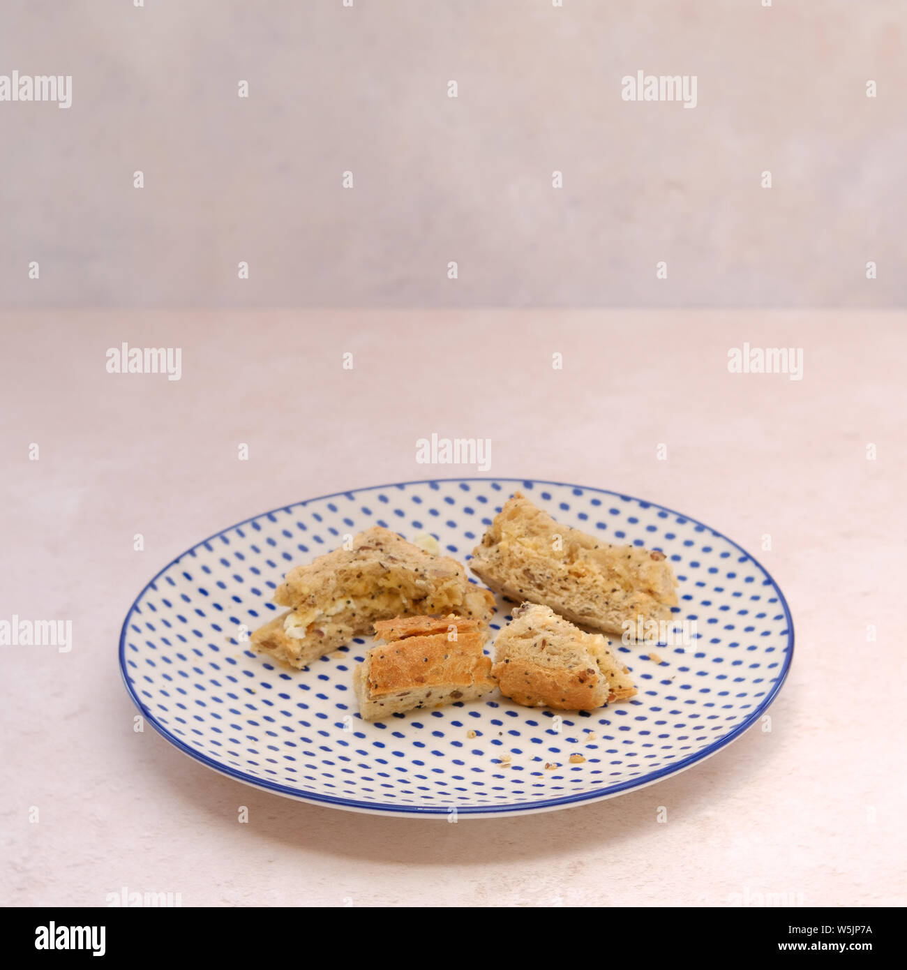 Krusten aus ein Spiegelei Sandwich Stockfoto