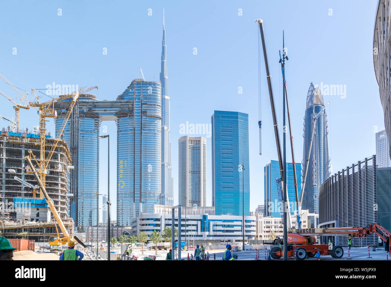 Dubai City Towers und Wahrzeichen - Burj Khalifa Tower-Baustelle und Krane Stockfoto