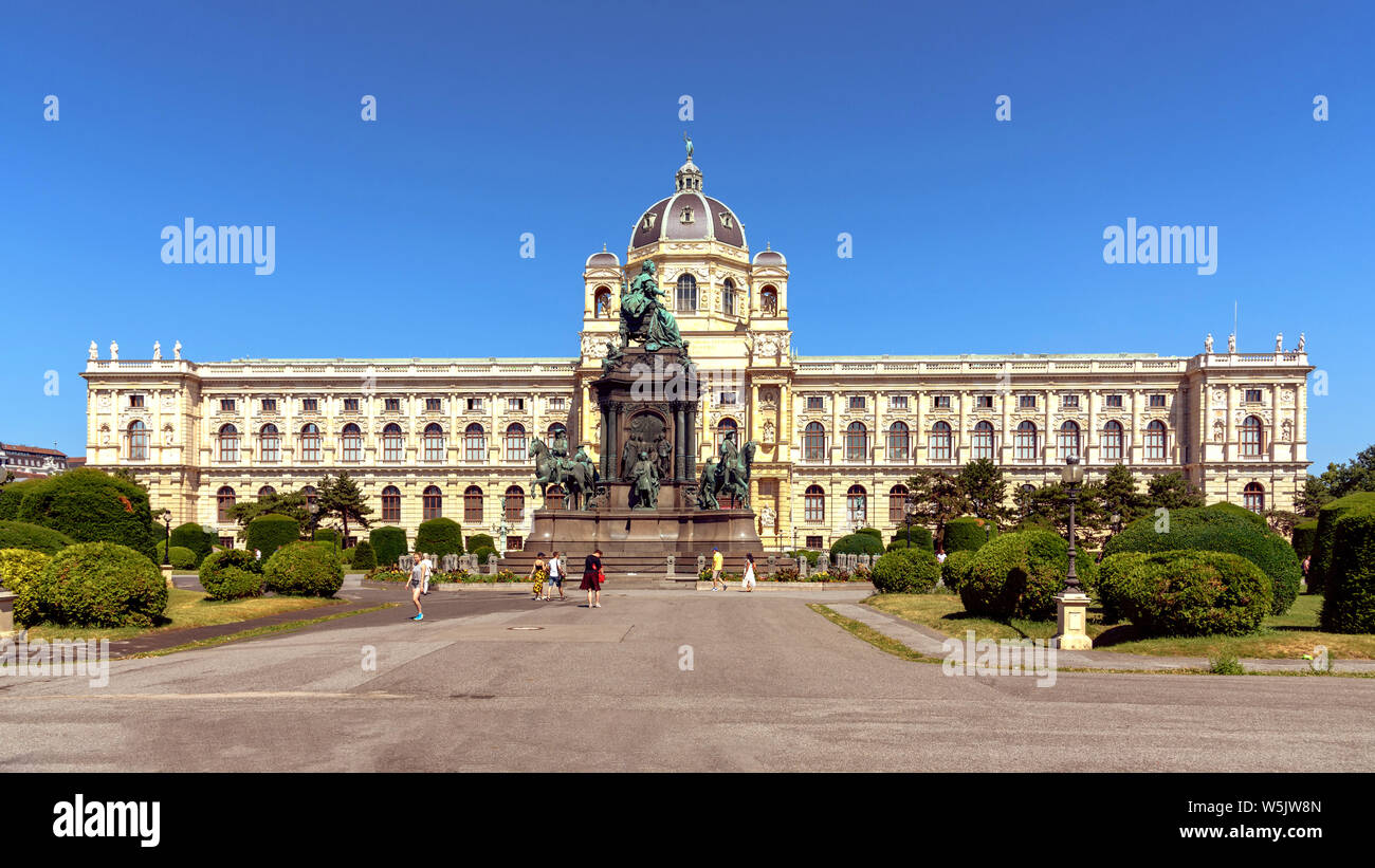 Das Museum der Naturgeschichte in Wien, Österreich an einem sonnigen Sommertag Stockfoto