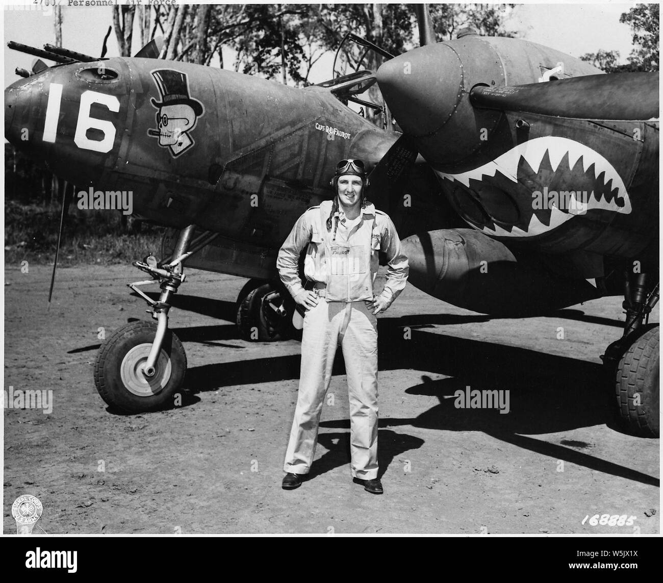 Air Force Mitarbeiter & Ausrüstung. Der Pazifik, England, Washington DC. 1942-44 (meist 1943); Umfang und Inhalt: Eine der U.S. Army Air Force Asse ist Kapitän Robert L. Faurot, Cape Girardeau, Mo, Die zwei japanischen Nullen geschossen hat. New Guinea. Allgemeine Hinweise: Kapitän Robert L. Faurot serviert mit der 39Th Fighter Squadron und wurde von Japanischen ein 6M Kämpfer während der Schlacht um die Bismarck Sea shot am 3. März 1943. Stockfoto