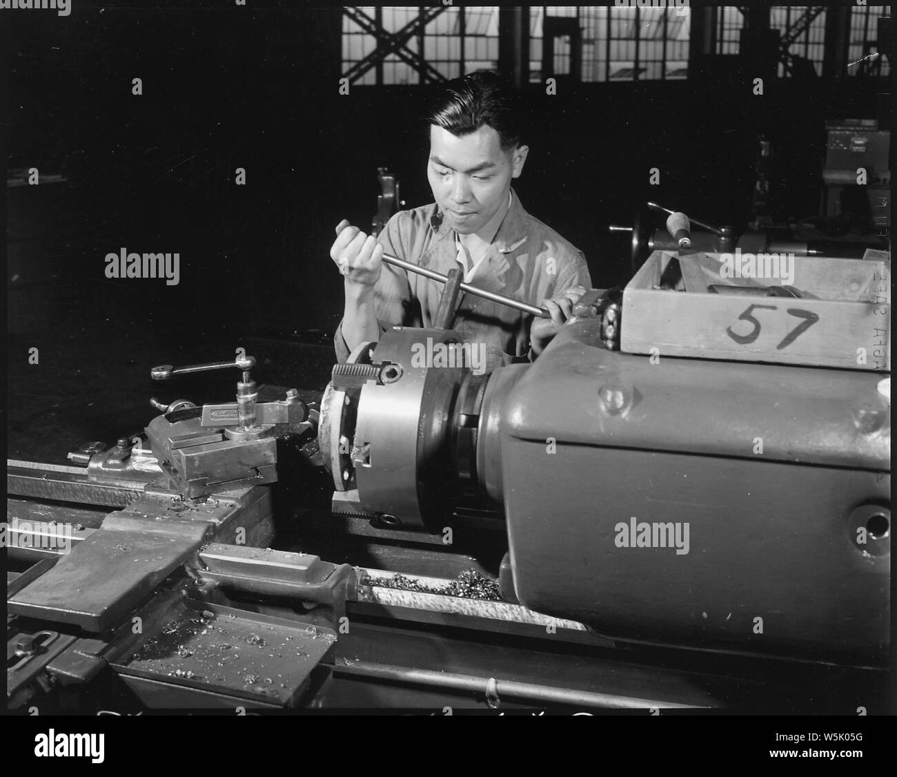 Eine unidentifed Chinesisch-amerikanische Arbeitnehmer, dessen Eltern in China sind. US Navy Yard, Mare Insel, CA. Stockfoto
