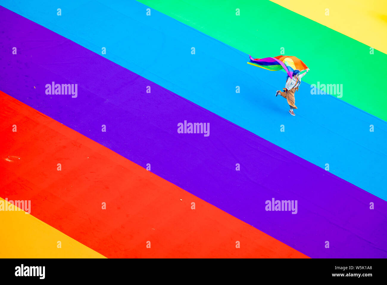 Pictured Bethaney Underbelly ist stolz darauf, Edinburgh Pride zu unterstützen. Als Unternehmen, das Vielfalt unterstützt und feiert, freedo Stockfoto